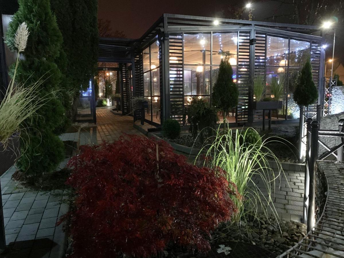 Hotel Kameleon 타르노브제크 외부 사진