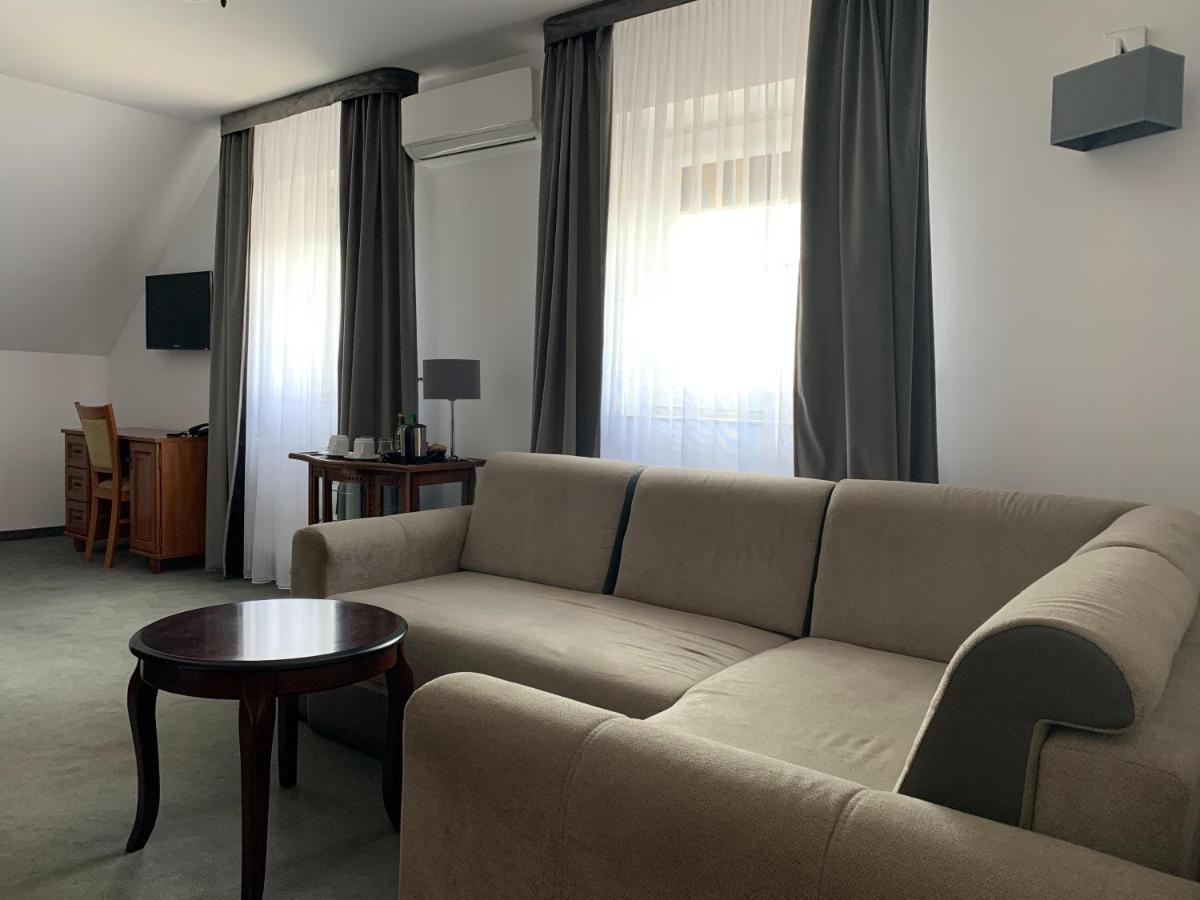 Hotel Kameleon 타르노브제크 외부 사진
