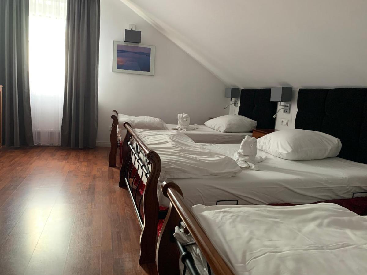 Hotel Kameleon 타르노브제크 외부 사진