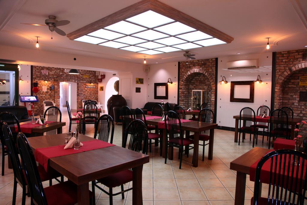 Hotel Kameleon 타르노브제크 외부 사진